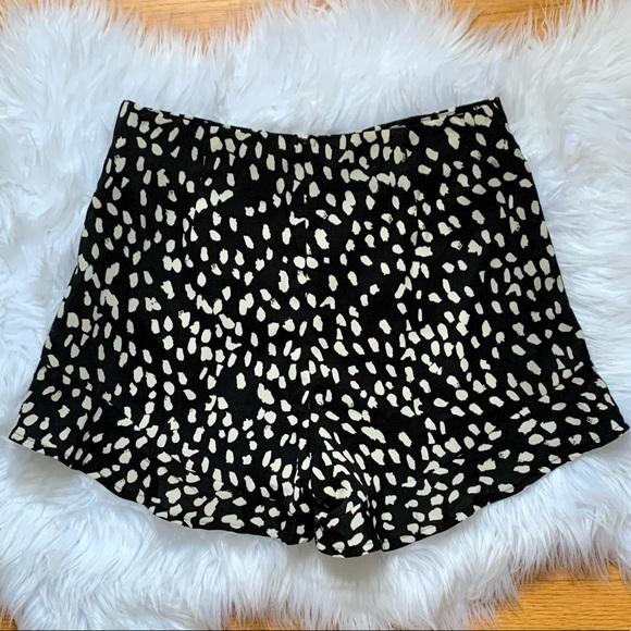 NWT She+Sky Cheetah Print Black Ruffle Hem Shorts size Medium - Picture 2 of 6